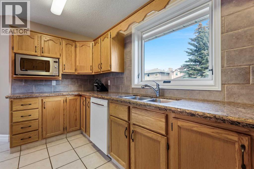 Single Family House for Sale in  Hawktree Bay NW Hawkwood Calgary 