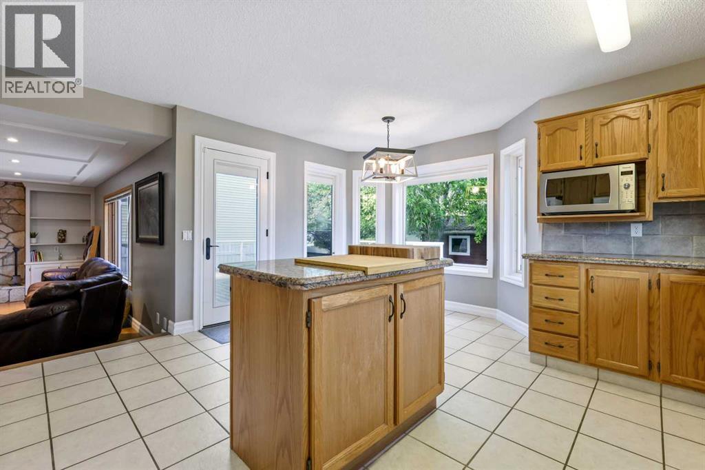 Single Family House for Sale in  Hawktree Bay NW Hawkwood Calgary 