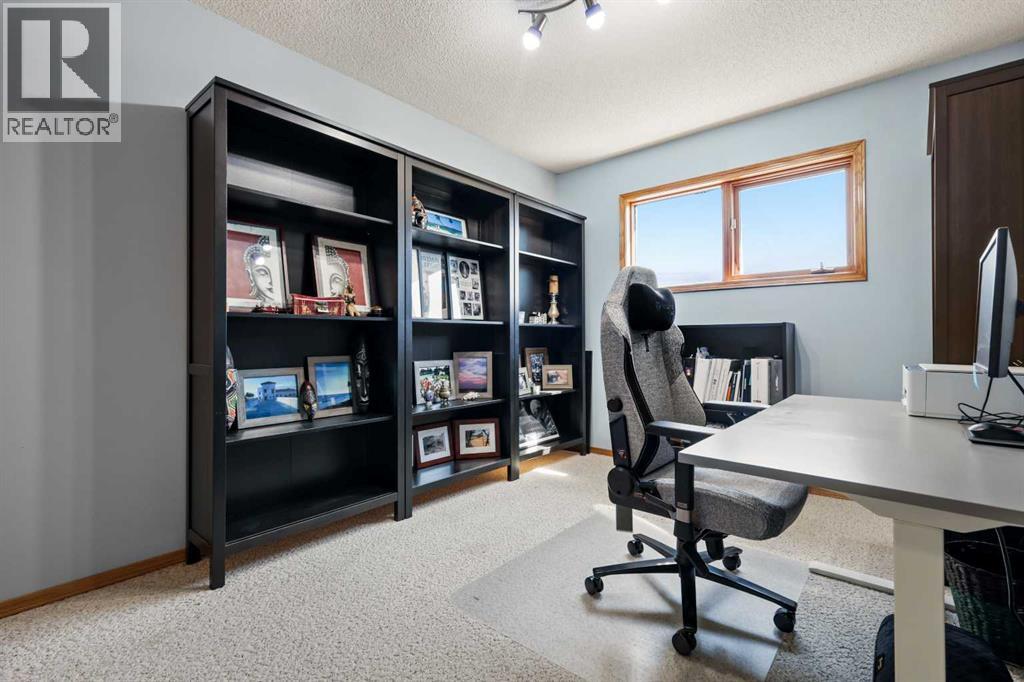Single Family House for Sale in  Hawktree Bay NW Hawkwood Calgary 