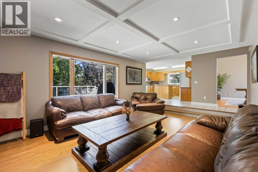 Single Family House for Sale in  Hawktree Bay NW Hawkwood Calgary 