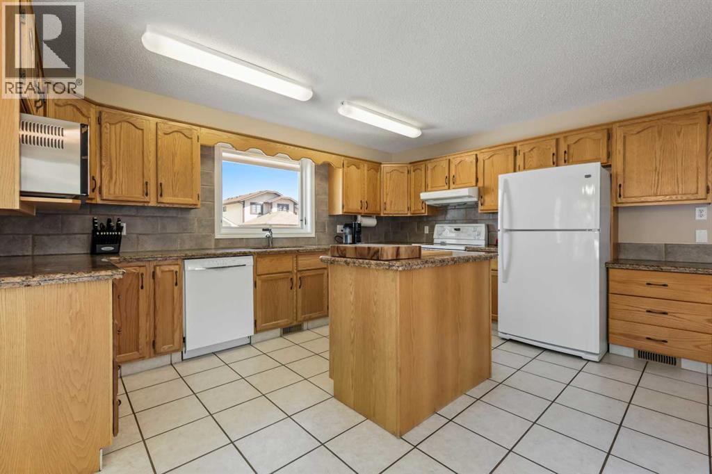 Single Family House for Sale in  Hawktree Bay NW Hawkwood Calgary 