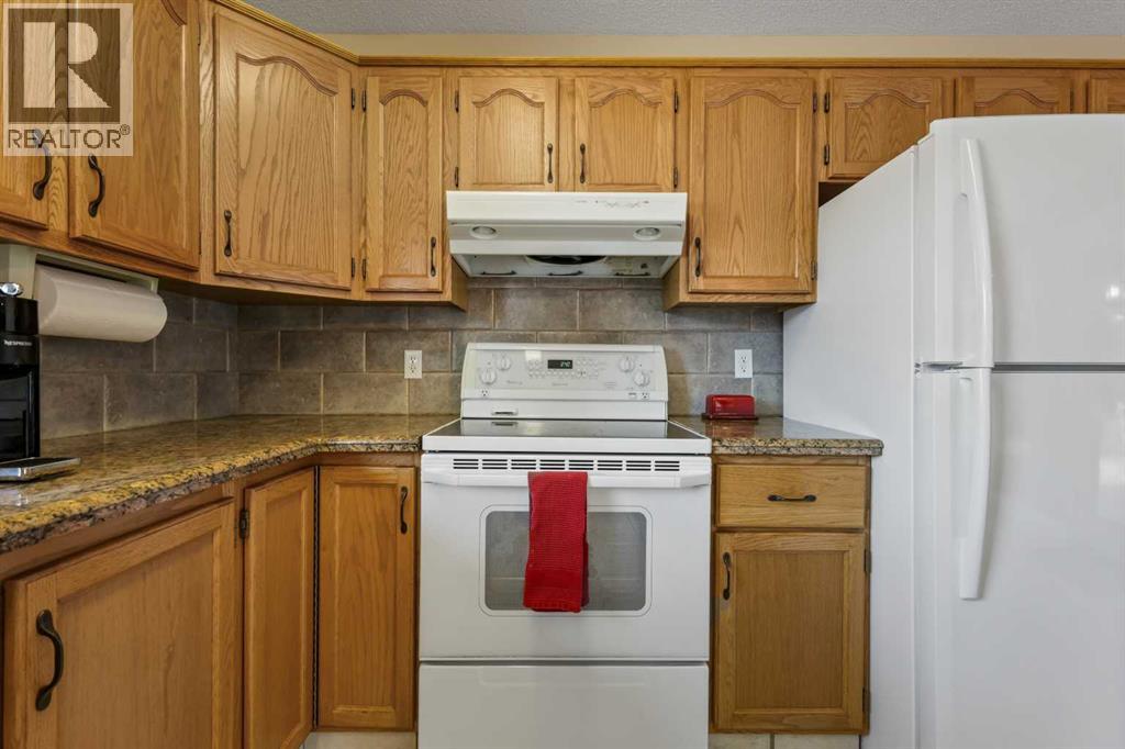 Single Family House for Sale in  Hawktree Bay NW Hawkwood Calgary 