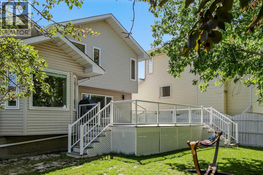 Single Family House for Sale in  Hawktree Bay NW Hawkwood Calgary 