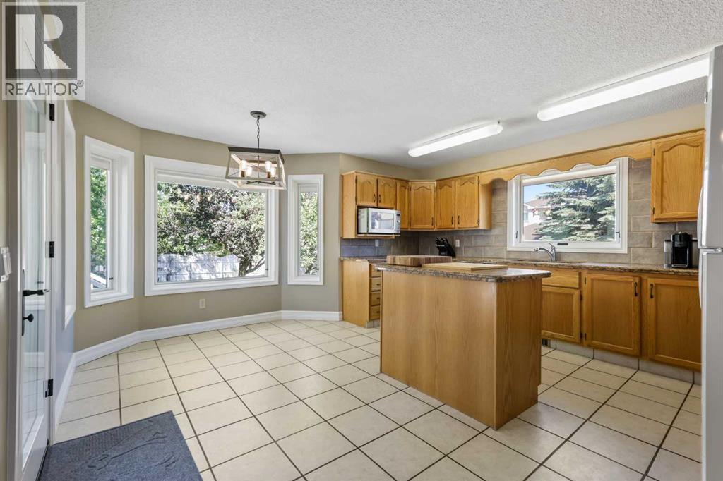 Single Family House for Sale in  Hawktree Bay NW Hawkwood Calgary 