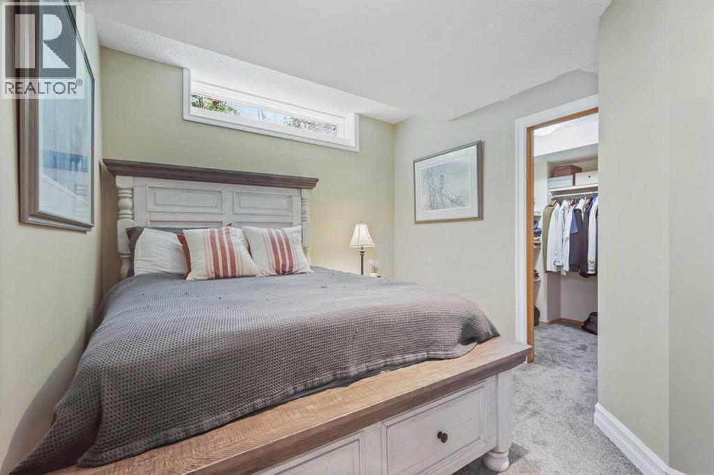 Single Family House for Sale in  Hawktree Bay NW Hawkwood Calgary 
