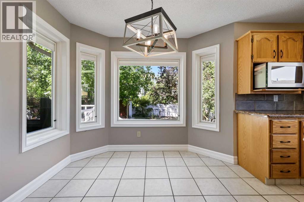 Single Family House for Sale in  Hawktree Bay NW Hawkwood Calgary 