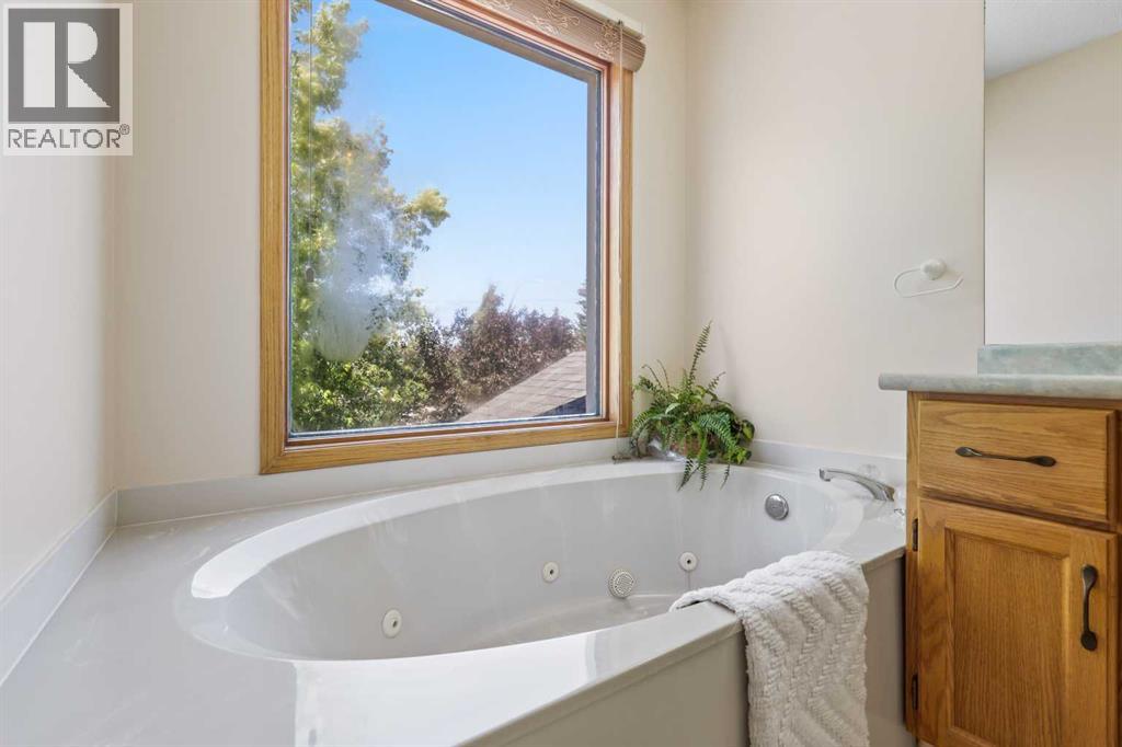 Single Family House for Sale in  Hawktree Bay NW Hawkwood Calgary 