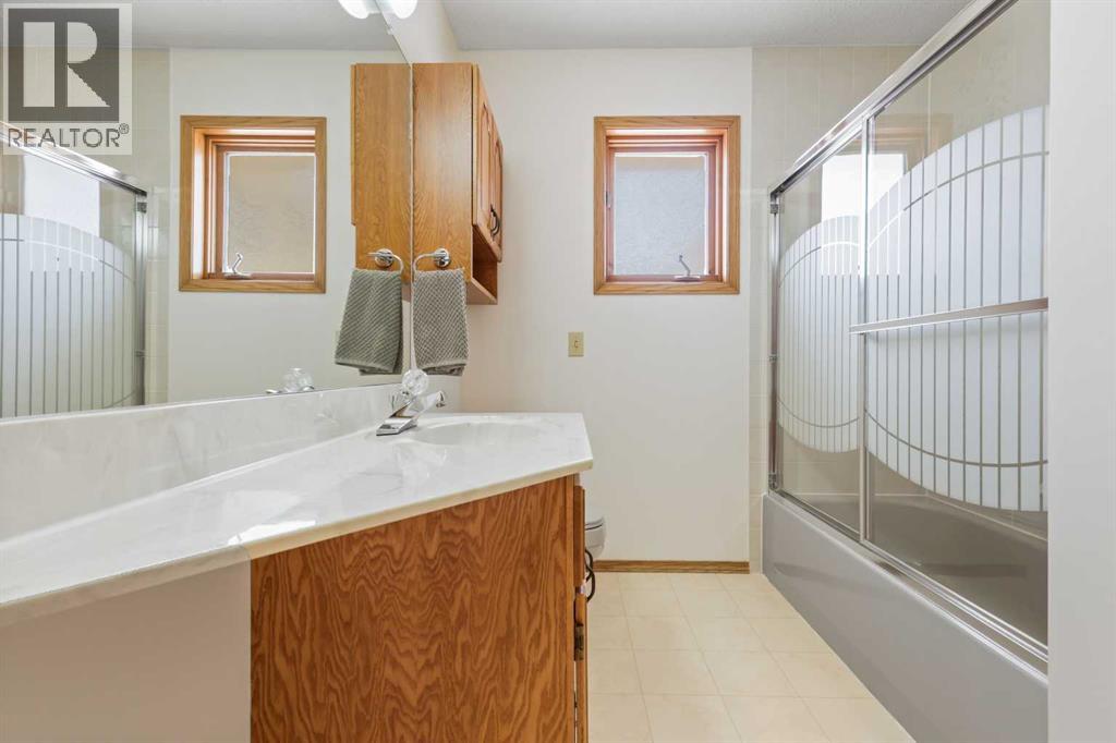 Single Family House for Sale in  Hawktree Bay NW Hawkwood Calgary 