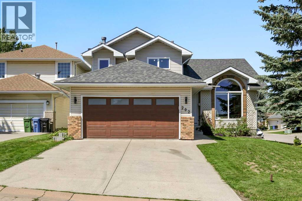 Single Family House for Sale in  Hawktree Bay NW Hawkwood Calgary 