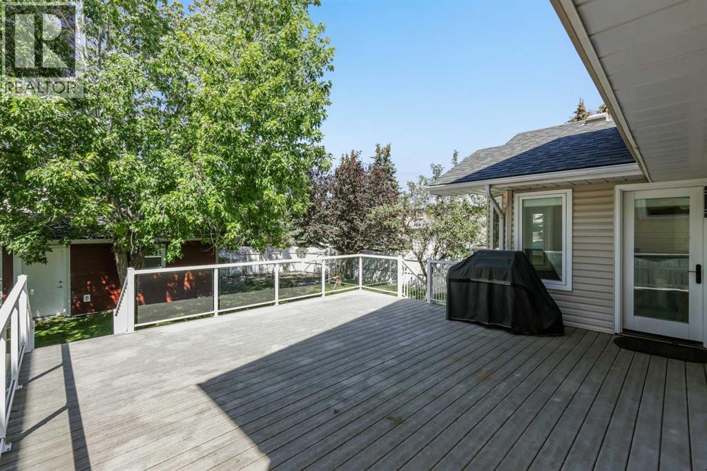 Single Family House for Sale in  Hawktree Bay NW Hawkwood Calgary 