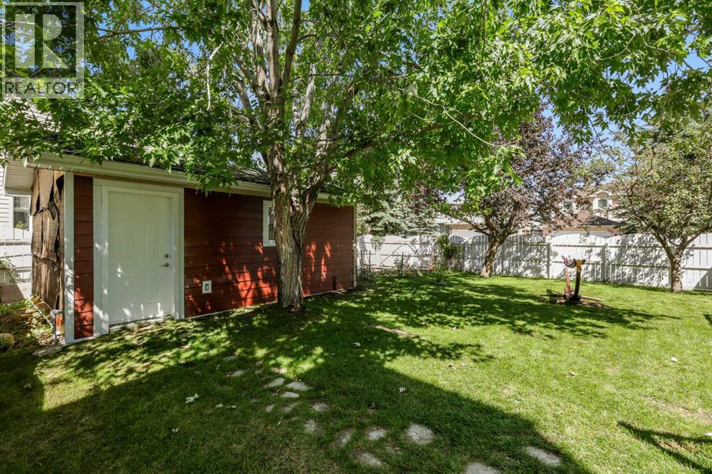 Single Family House for Sale in  Hawktree Bay NW Hawkwood Calgary 