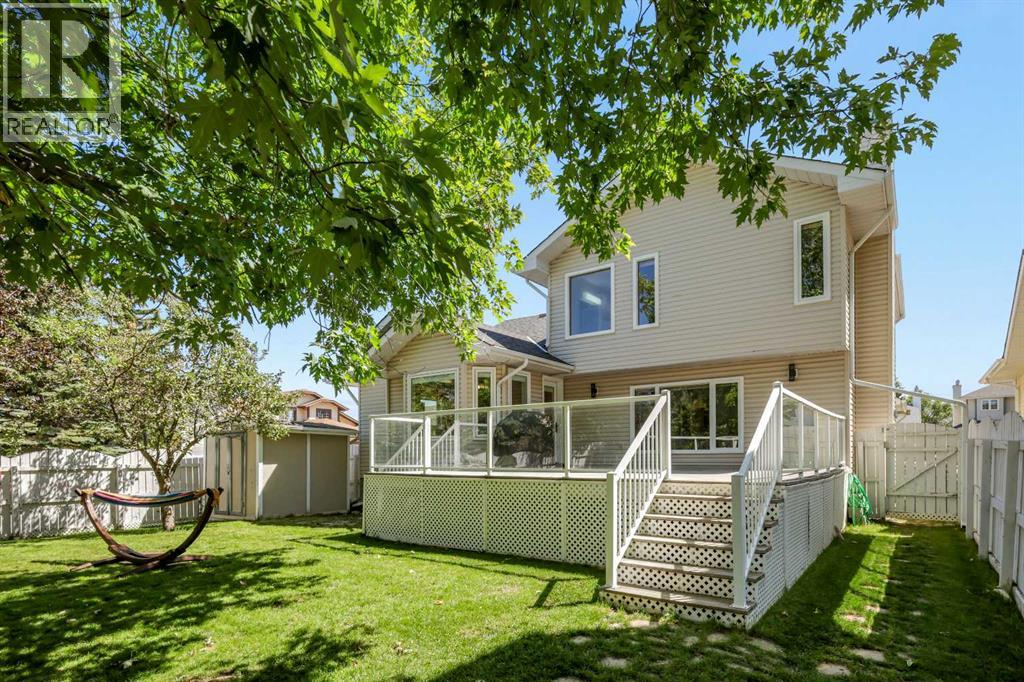 Single Family House for Sale in  Hawktree Bay NW Hawkwood Calgary 