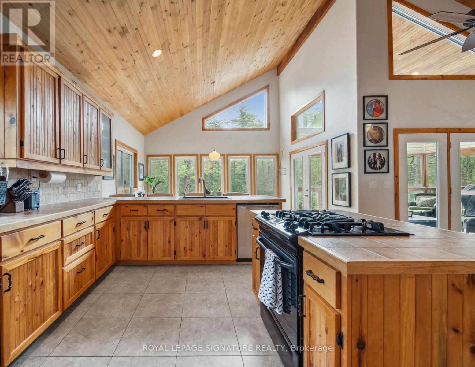Photo 2 of 3309 Riverdale Drive, Severn ON