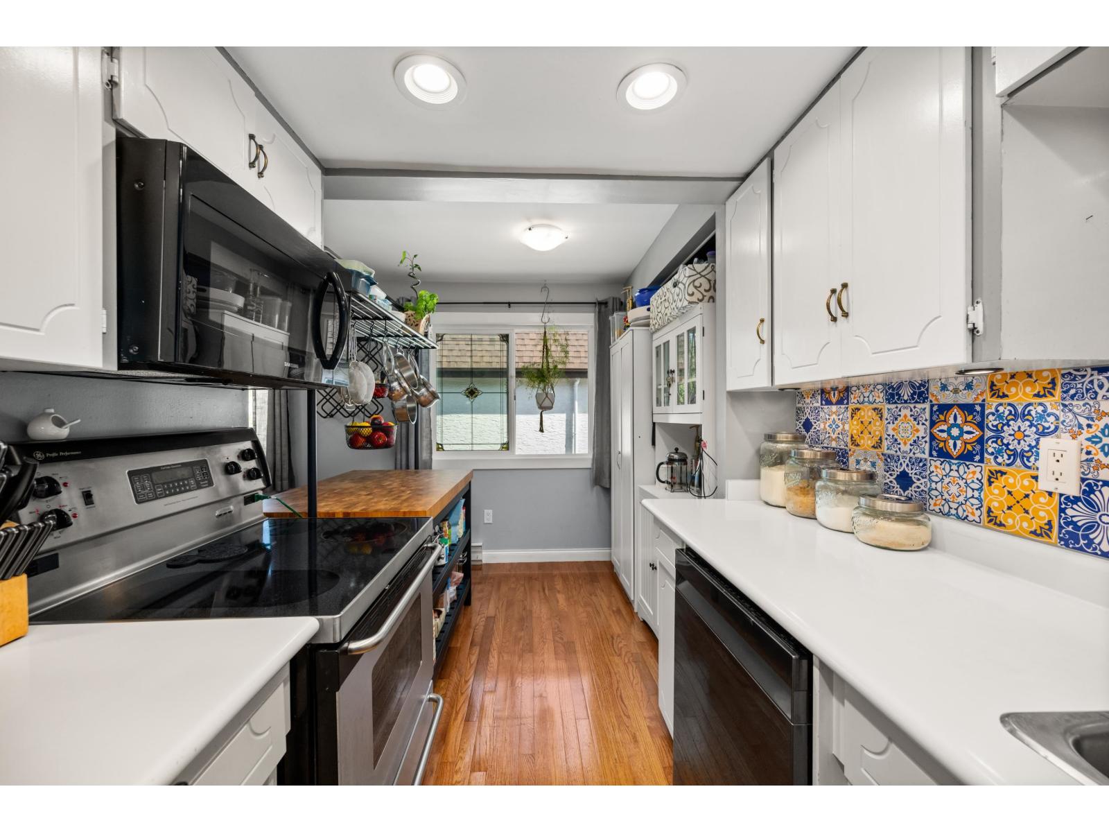Photo 11 of 38 27125 31 A Avenue, Langley BC