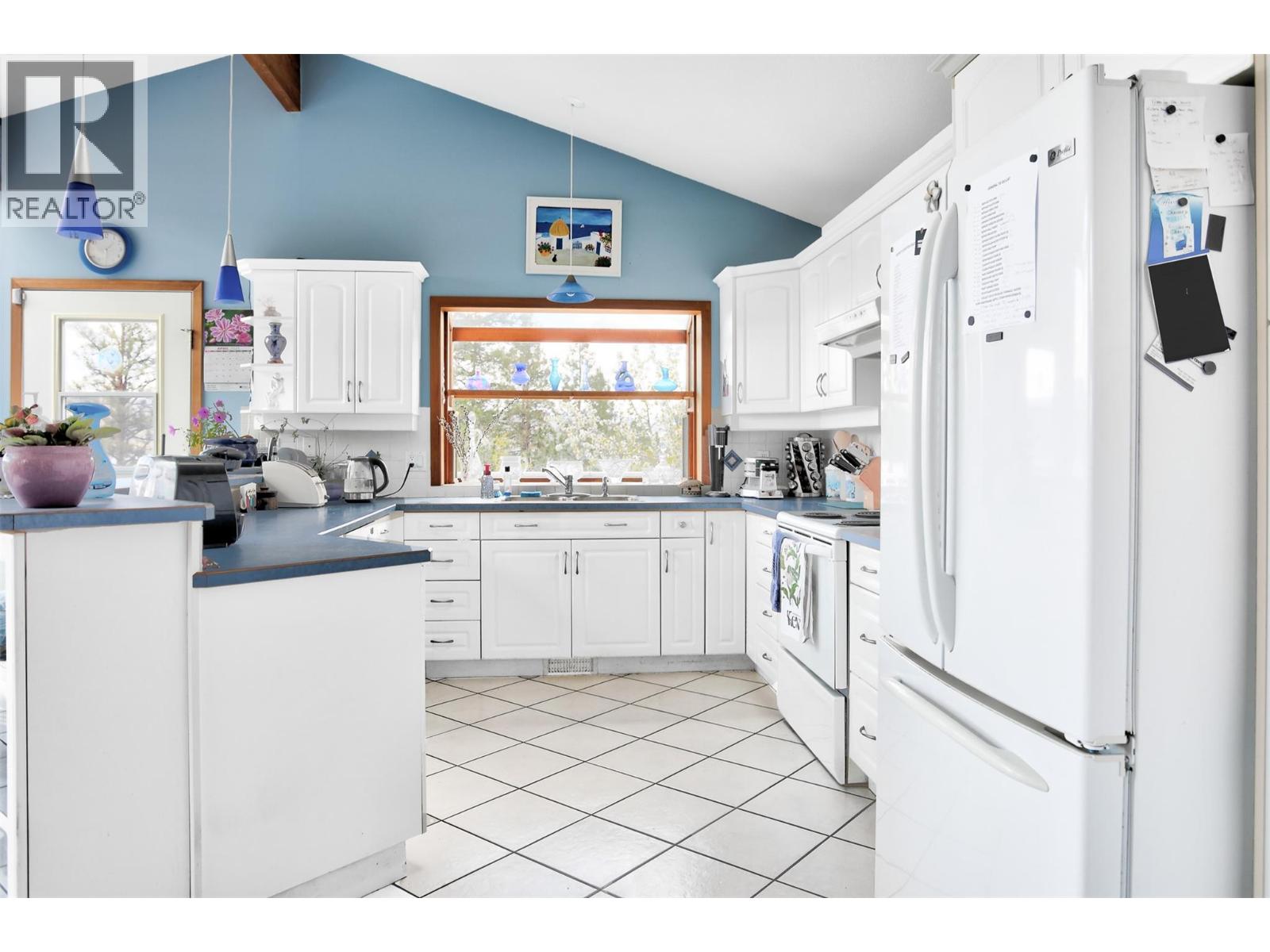  3765 Westside Road North, Kelowna