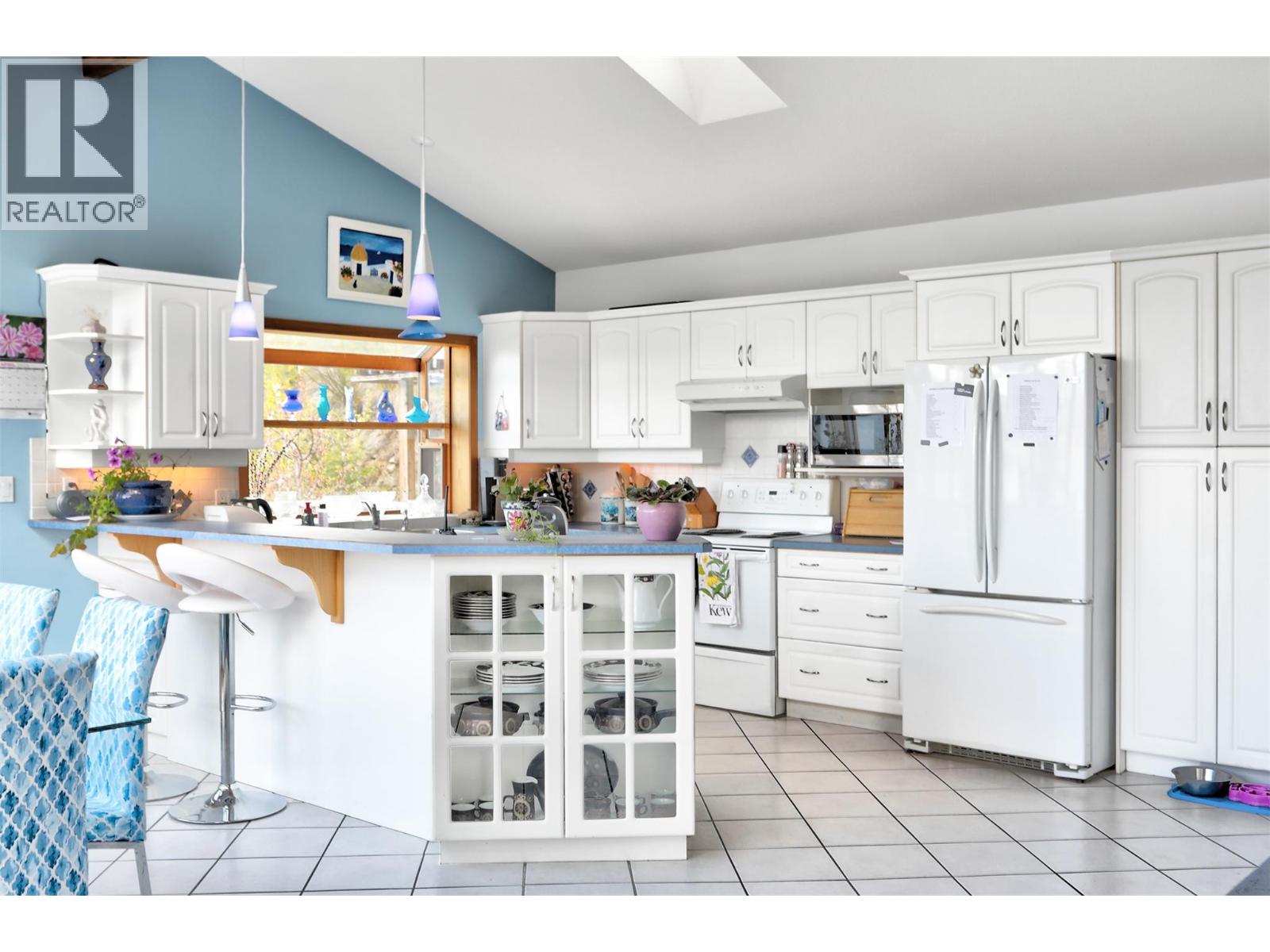  3765 Westside Road North, Kelowna