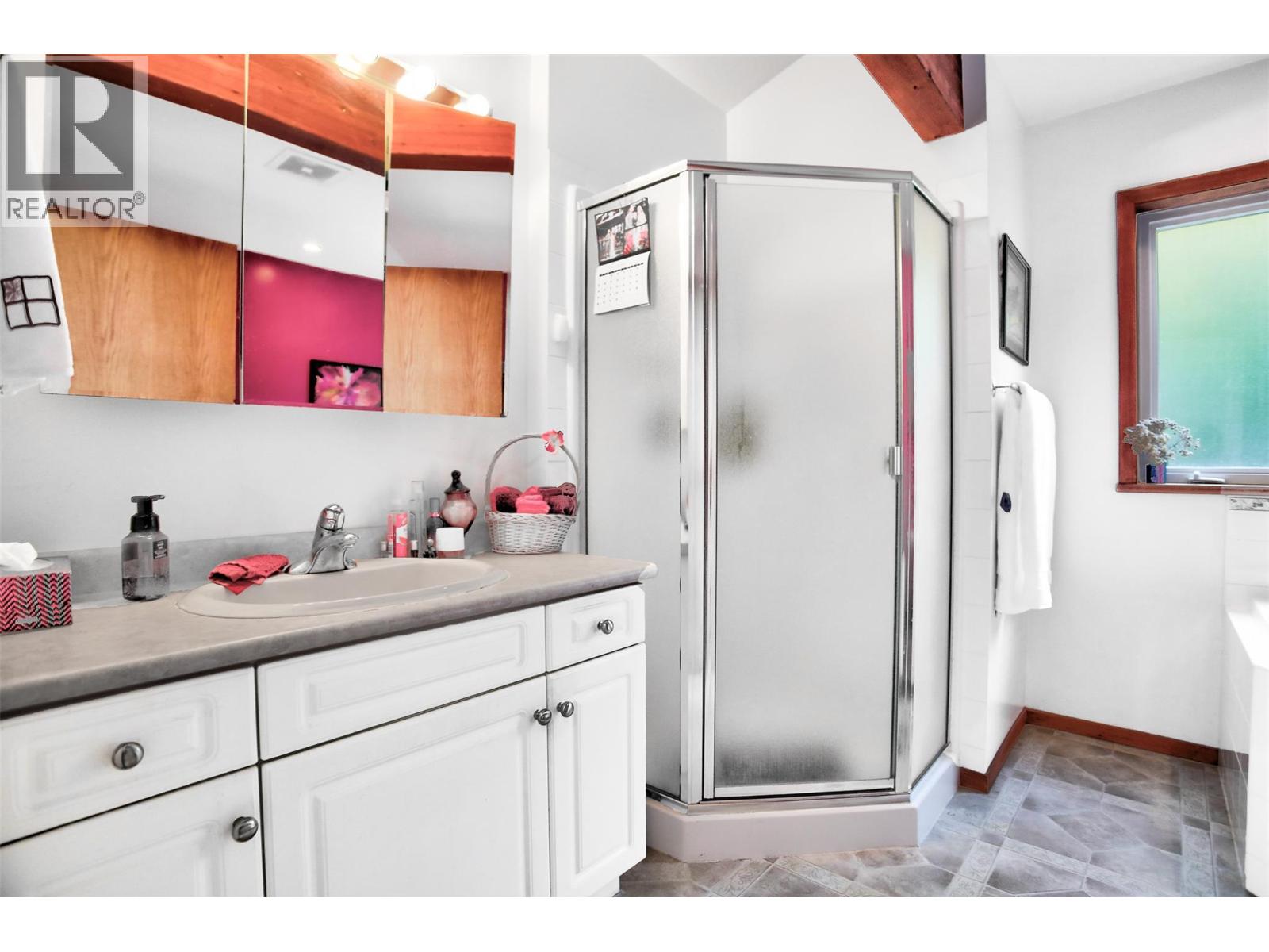  3765 Westside Road North, Kelowna