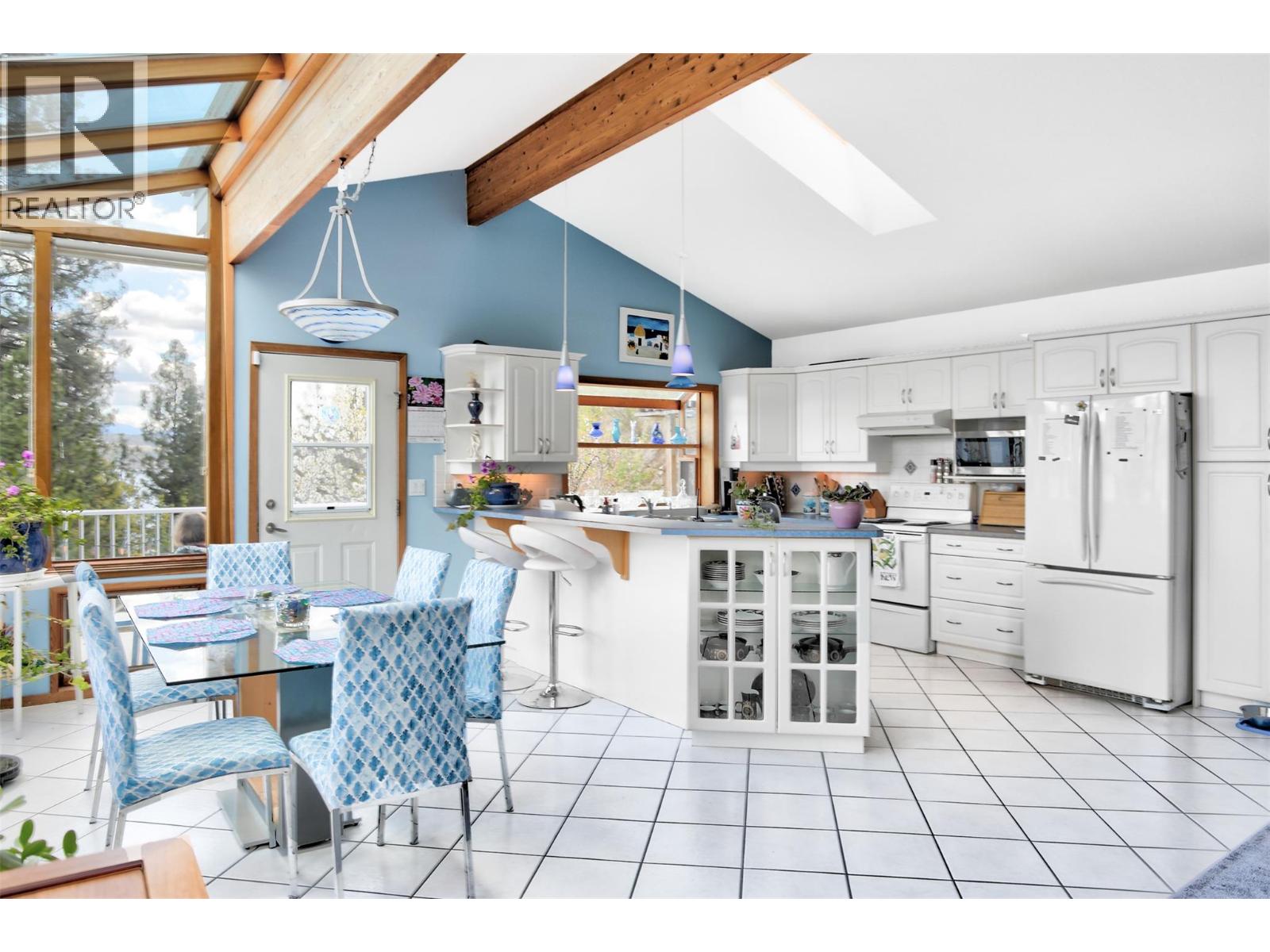  3765 Westside Road North, Kelowna
