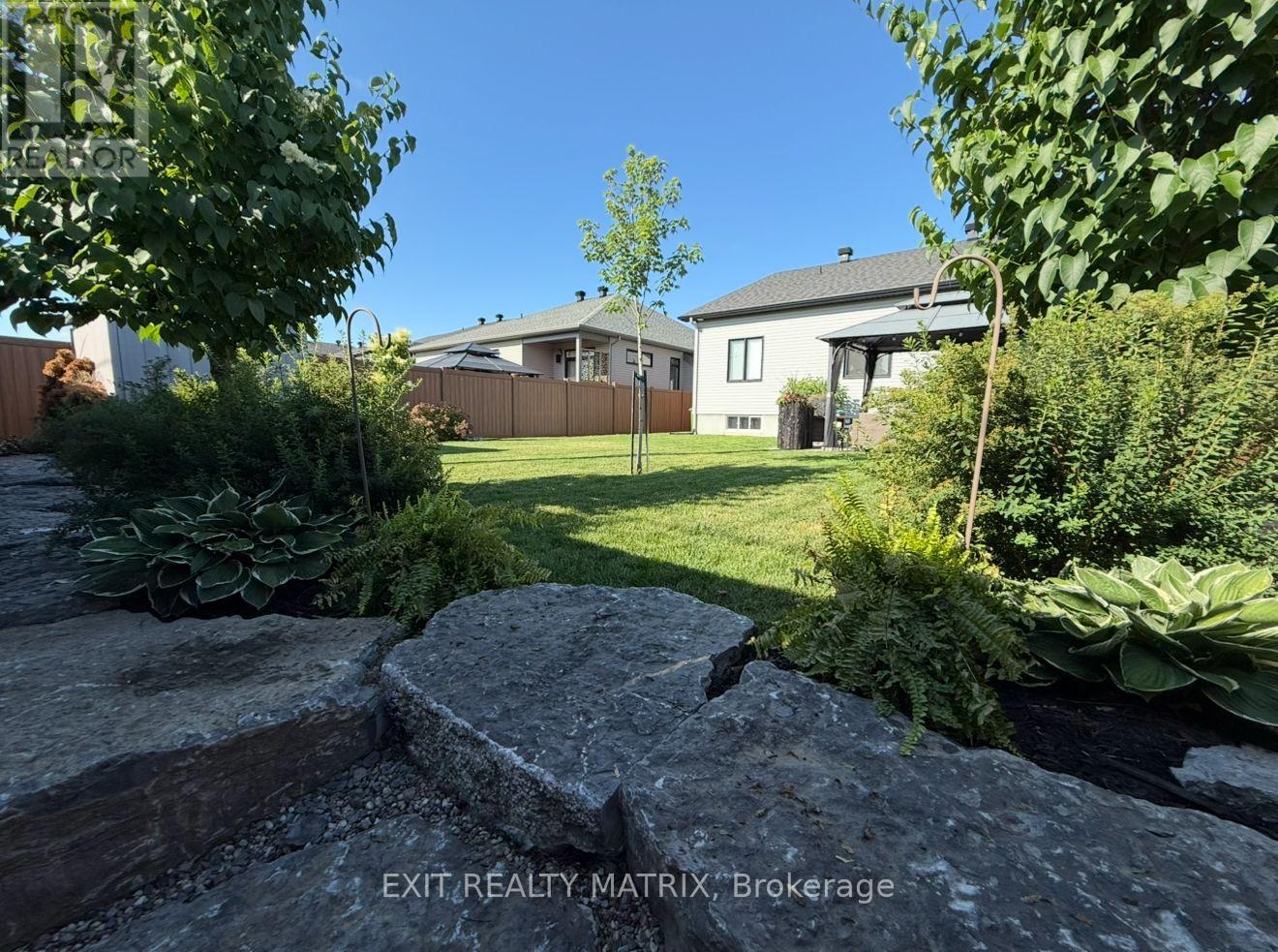 Photo 21 of 56 Nancy Street, Russell ON