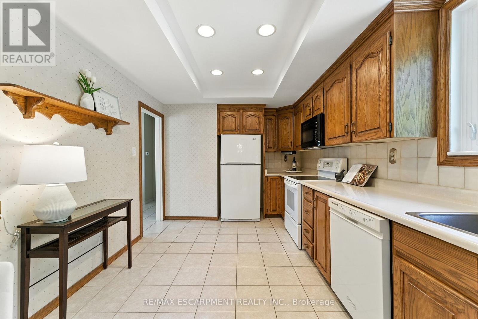 Photo 23 of 51 Pleasant Avenue, Hamilton ON