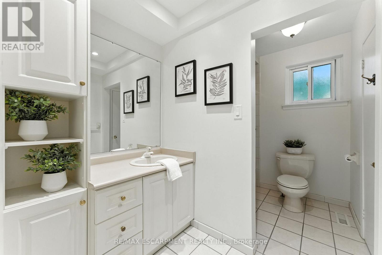 Photo 2 of 51 Pleasant Avenue, Hamilton ON
