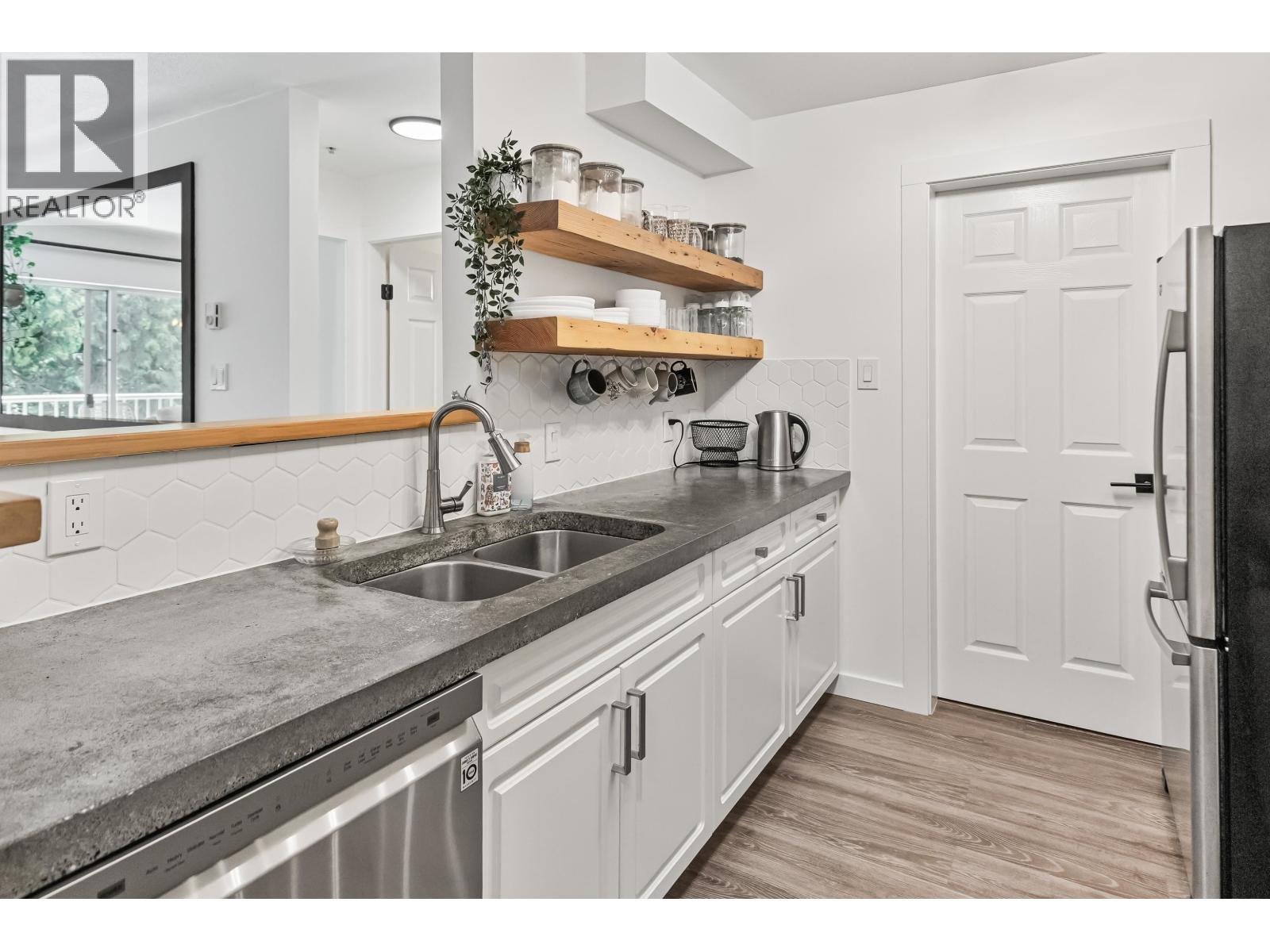 Photo 4 of 404 12206 224 Street, Maple Ridge BC