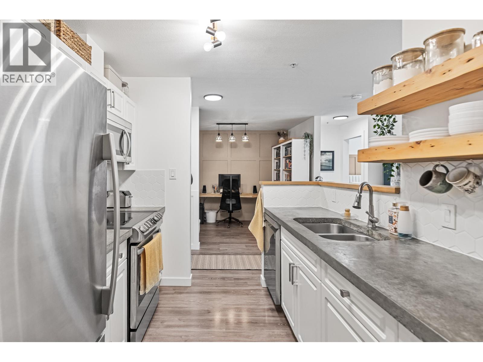 Photo 8 of 404 12206 224 Street, Maple Ridge BC