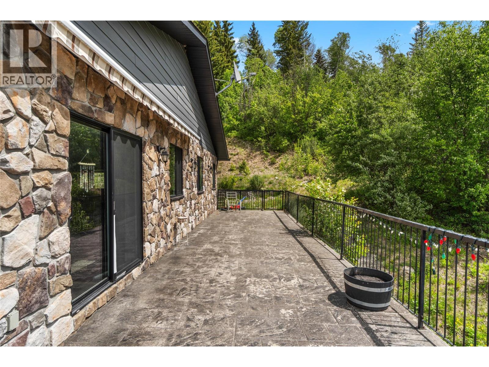 Photo 9 of 2828 Sliver Birch Lane, Pritchard BC