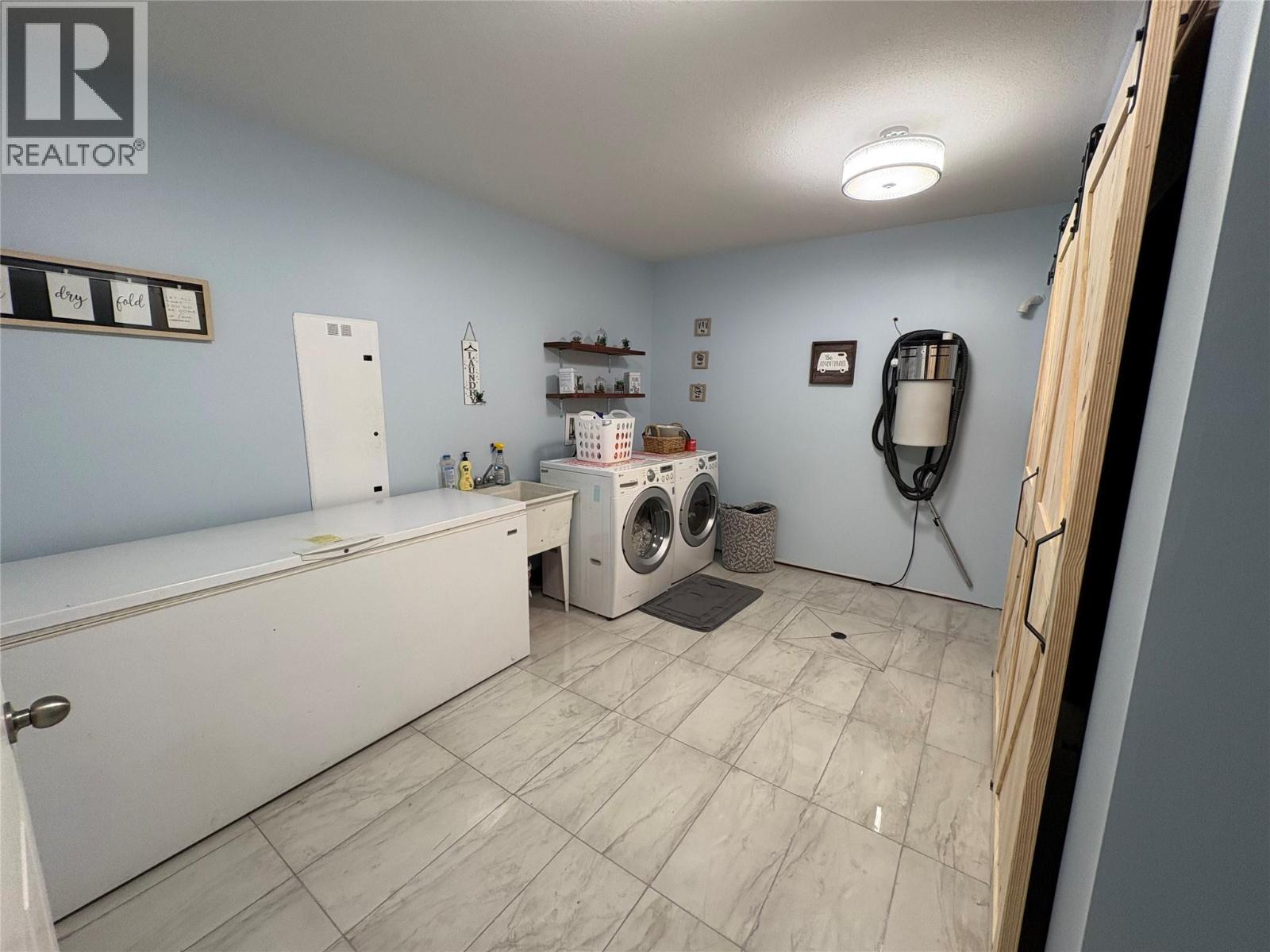 Photo 1 of 2828 Sliver Birch Lane, Pritchard BC