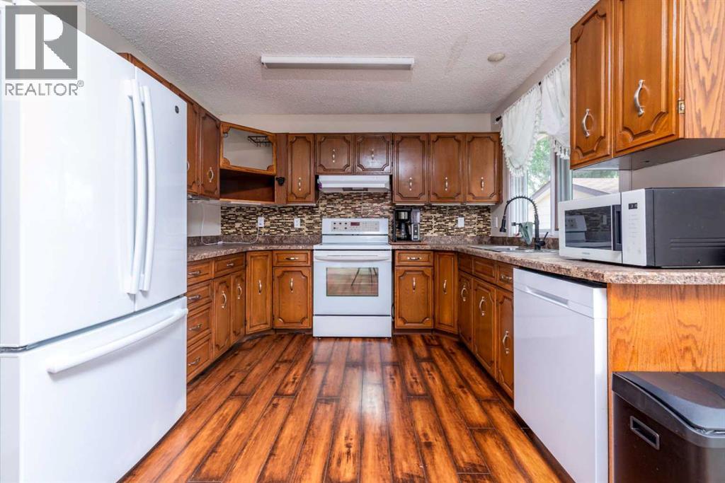 Photo 2 of 3308 55 Avenue, Lloydminster AB