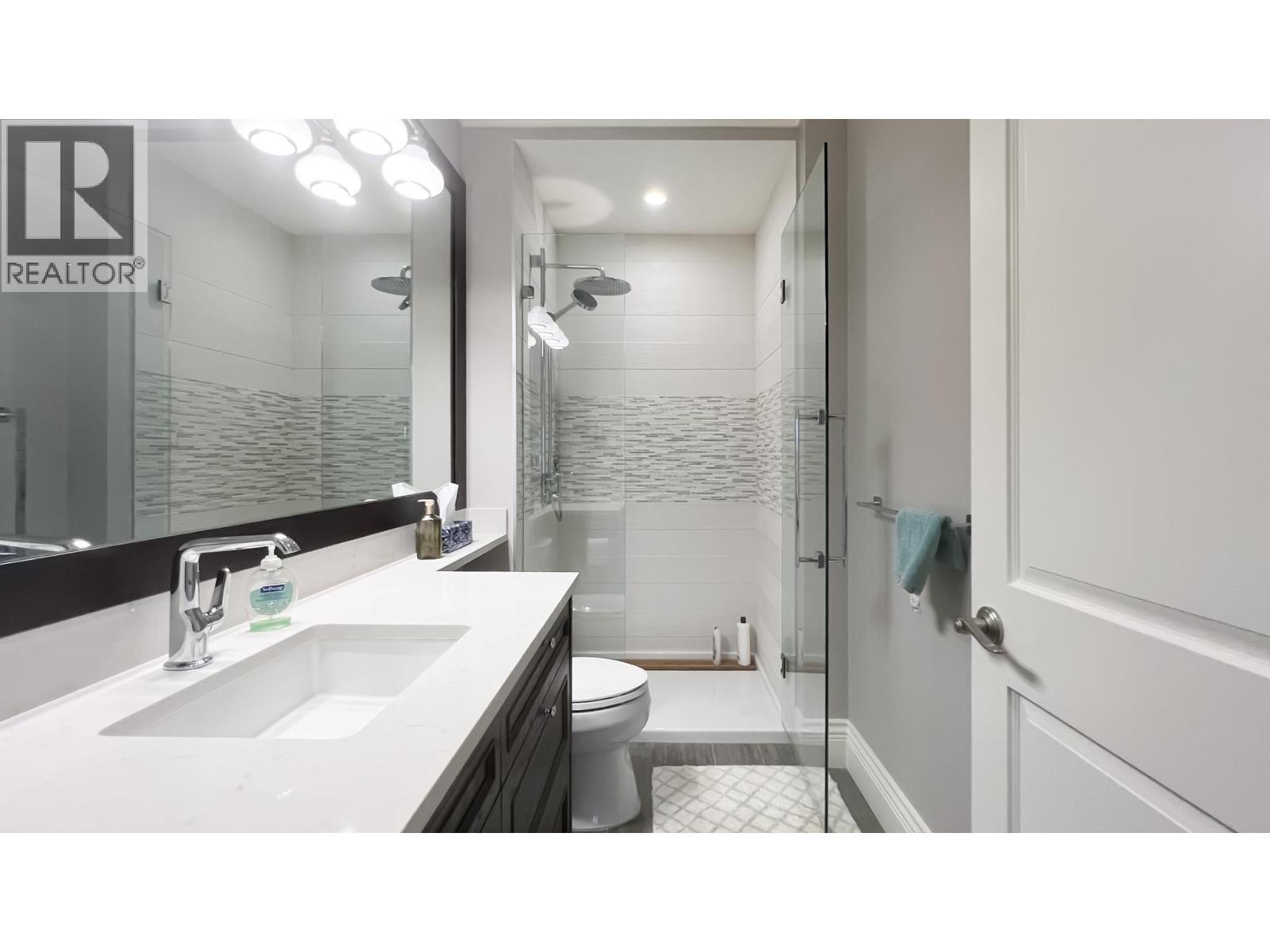 Photo 4 of 2071 W 36th Avenue, Vancouver BC