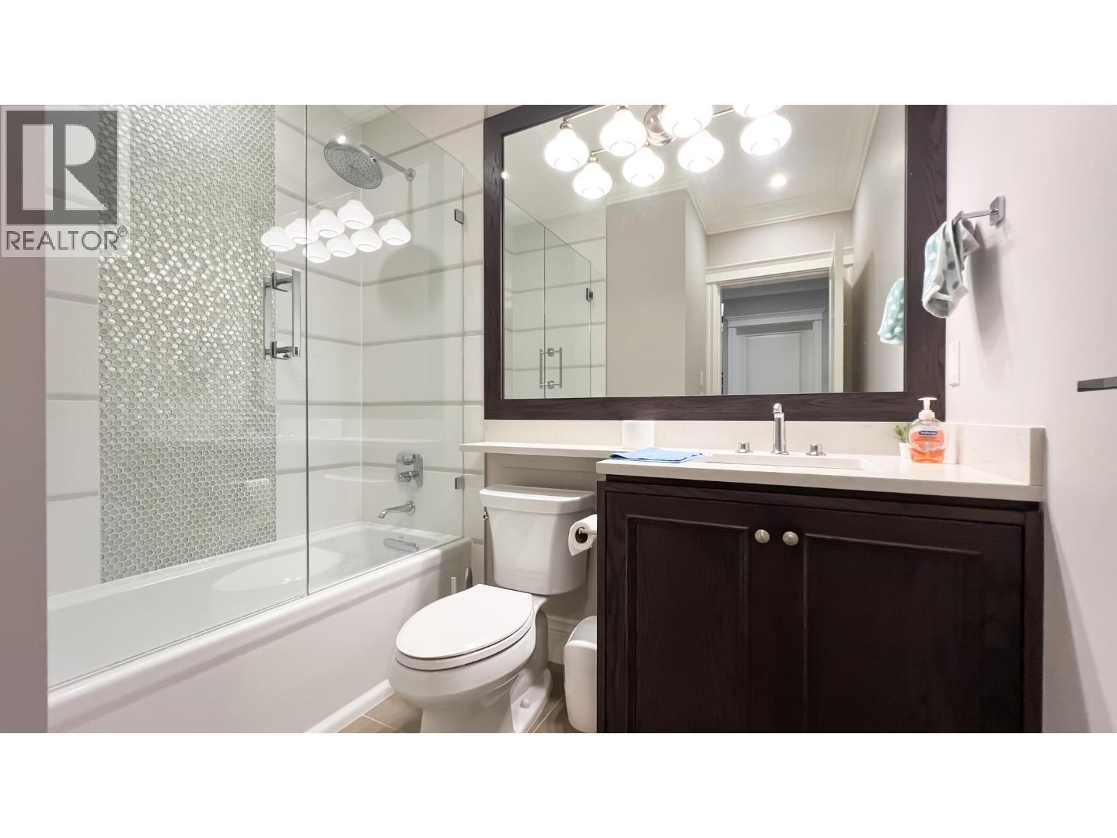 Photo 10 of 2071 W 36th Avenue, Vancouver BC
