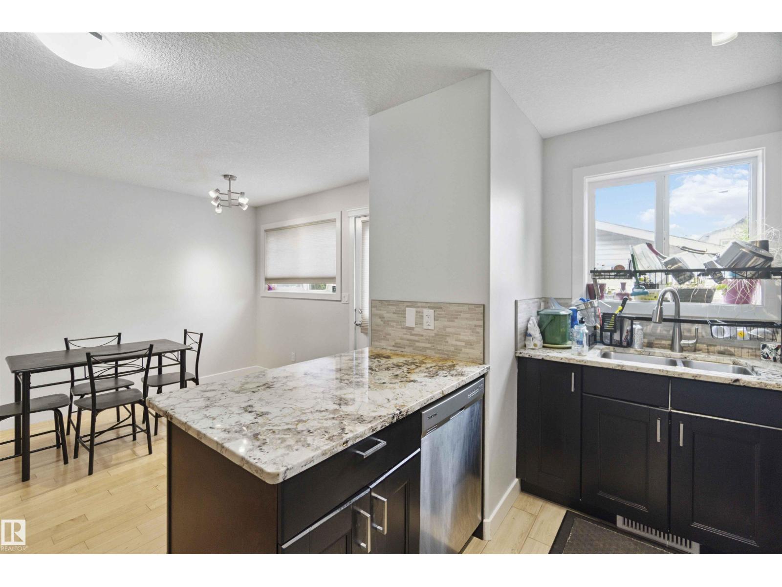 Photo 24 of 11438 97 St Nw, Edmonton AB