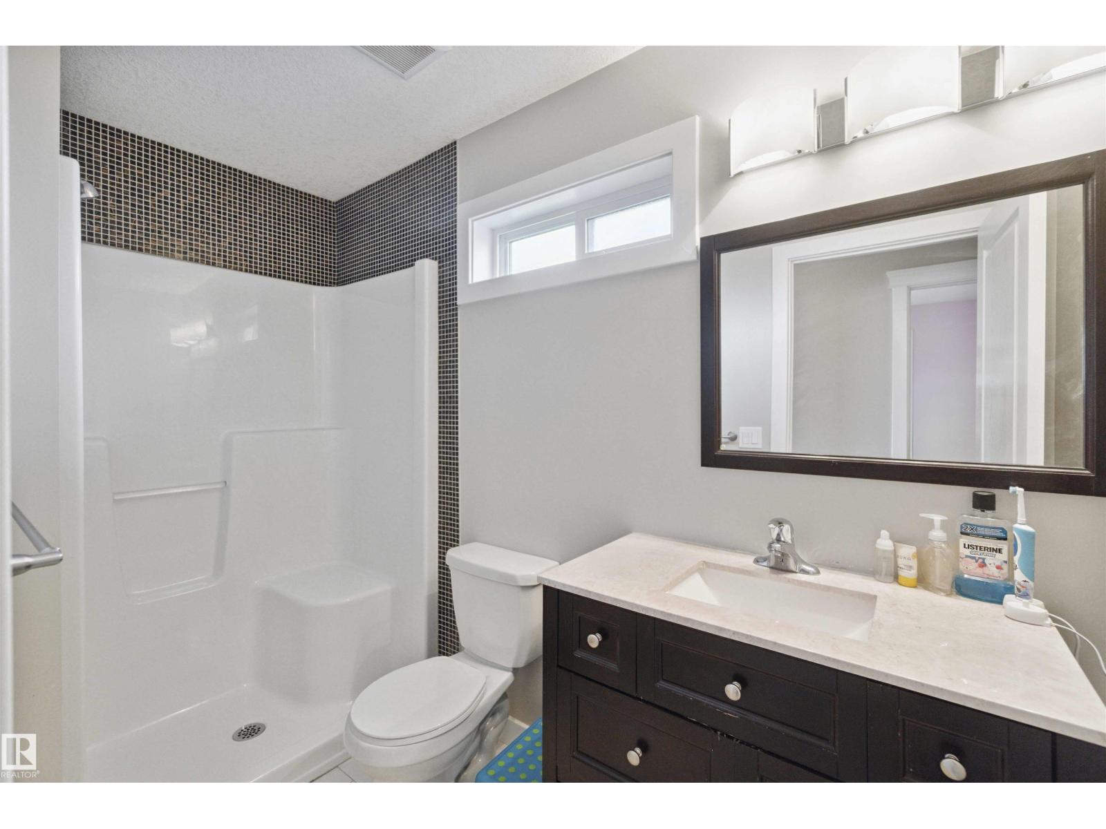 Photo 2 of 11438 97 St Nw, Edmonton AB