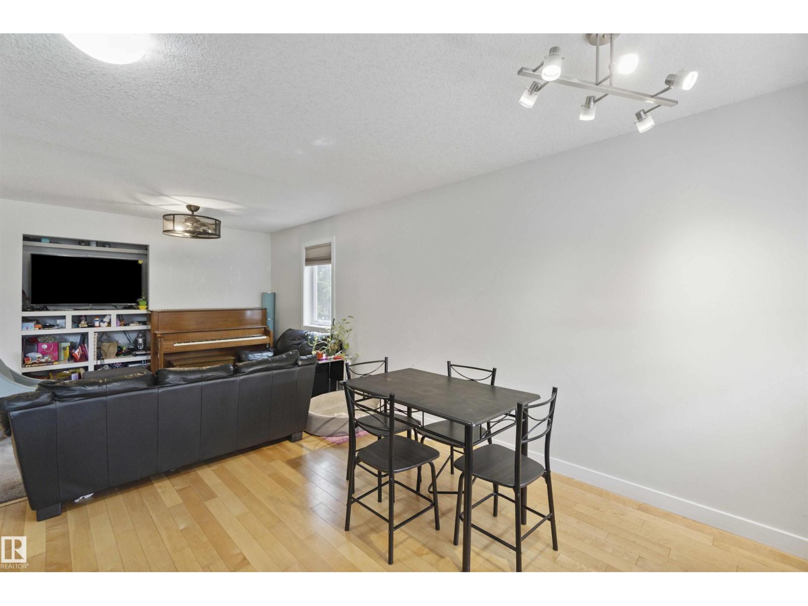 Photo 20 of 11438 97 St Nw, Edmonton AB