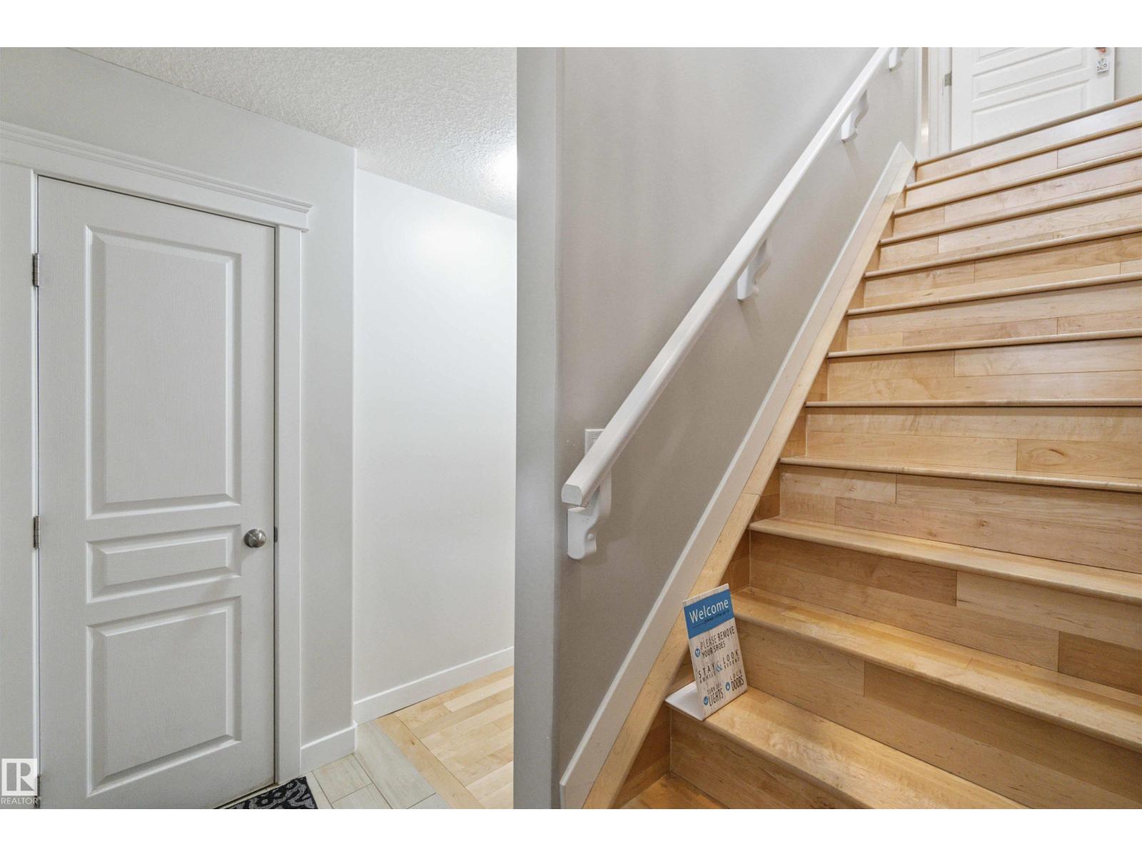 Photo 1 of 11438 97 St Nw, Edmonton AB