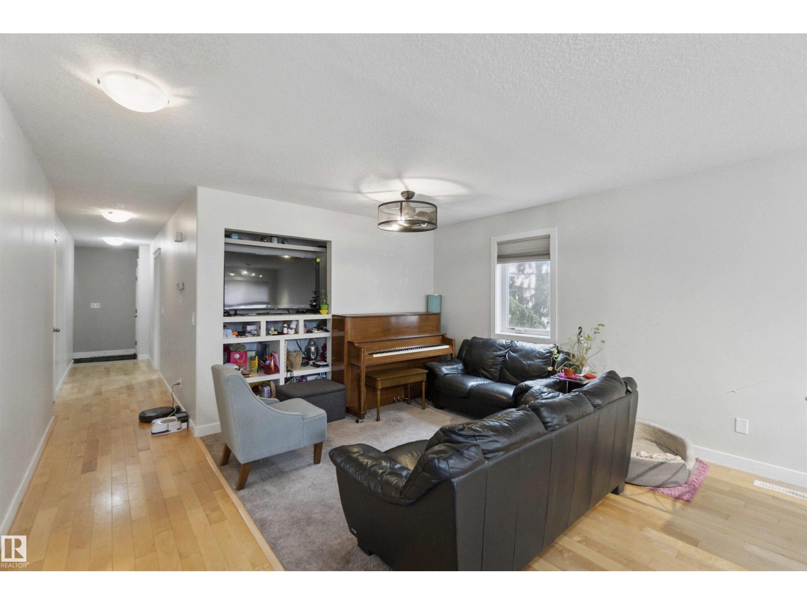 Photo 19 of 11438 97 St Nw, Edmonton AB