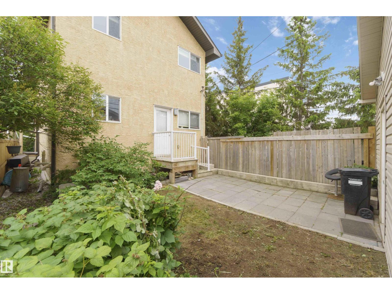 Photo 9 of 11438 97 St Nw, Edmonton AB