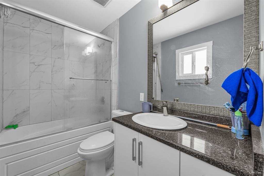 Photo 9 of 13572 68 Avenue, Surrey BC