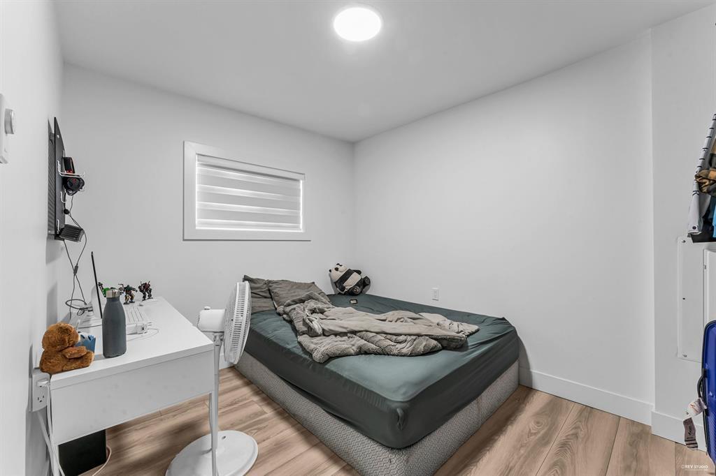 Photo 11 of 13572 68 Avenue, Surrey BC