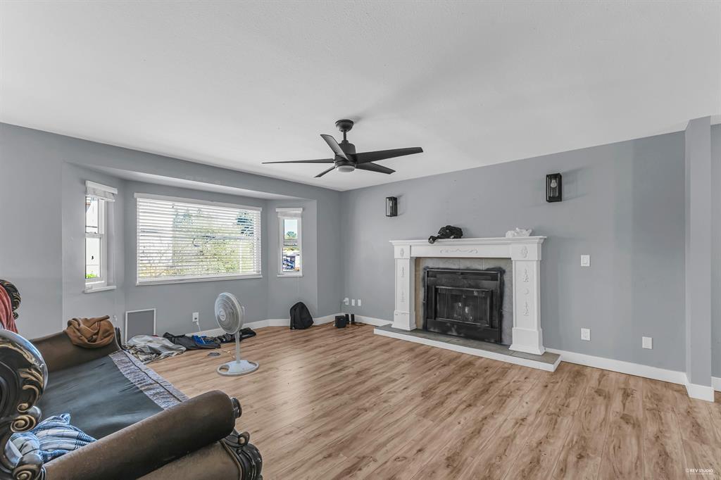 Photo 5 of 13572 68 Avenue, Surrey BC