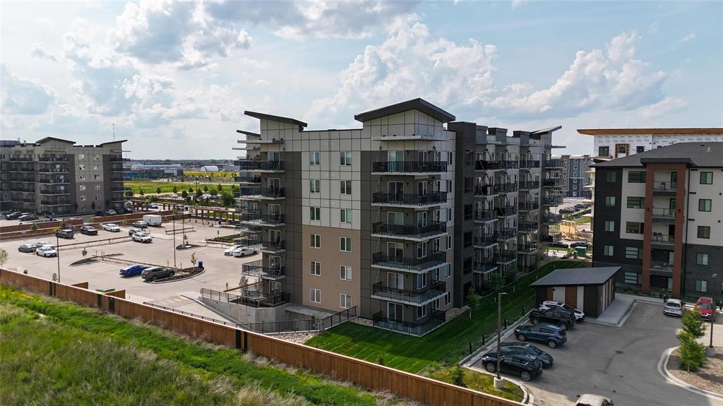 Photo 4 of 110 635 Ballantrae Drive, Winnipeg MB
