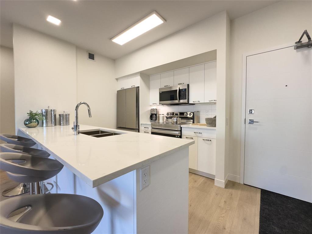 Photo 10 of 110 635 Ballantrae Drive, Winnipeg MB