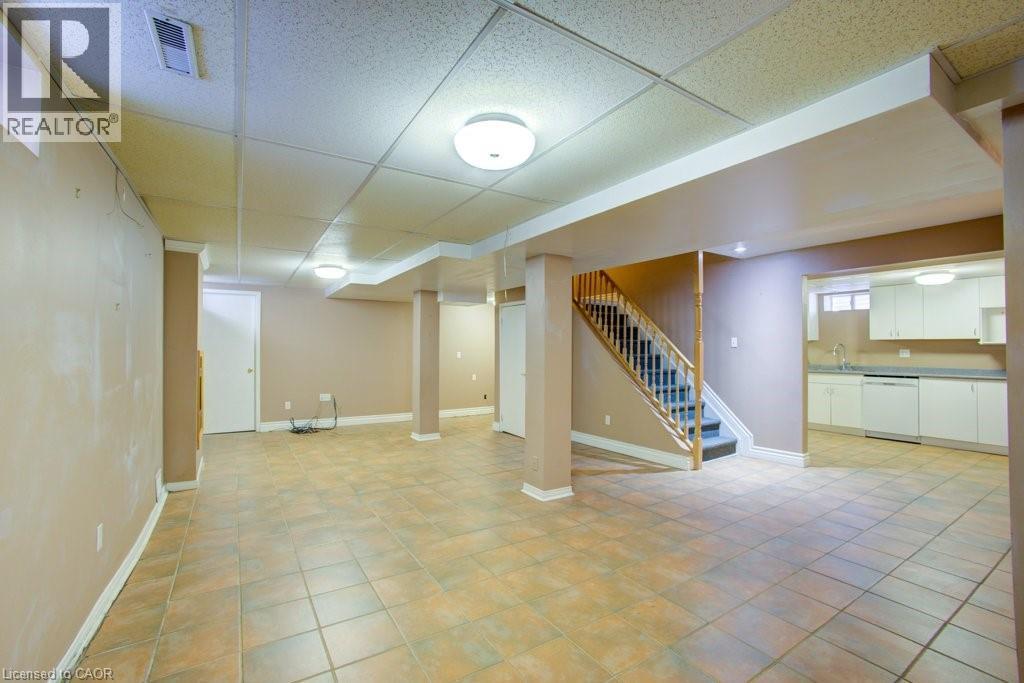 Photo 17 of 105 Veneto Drive, Vaughan ON