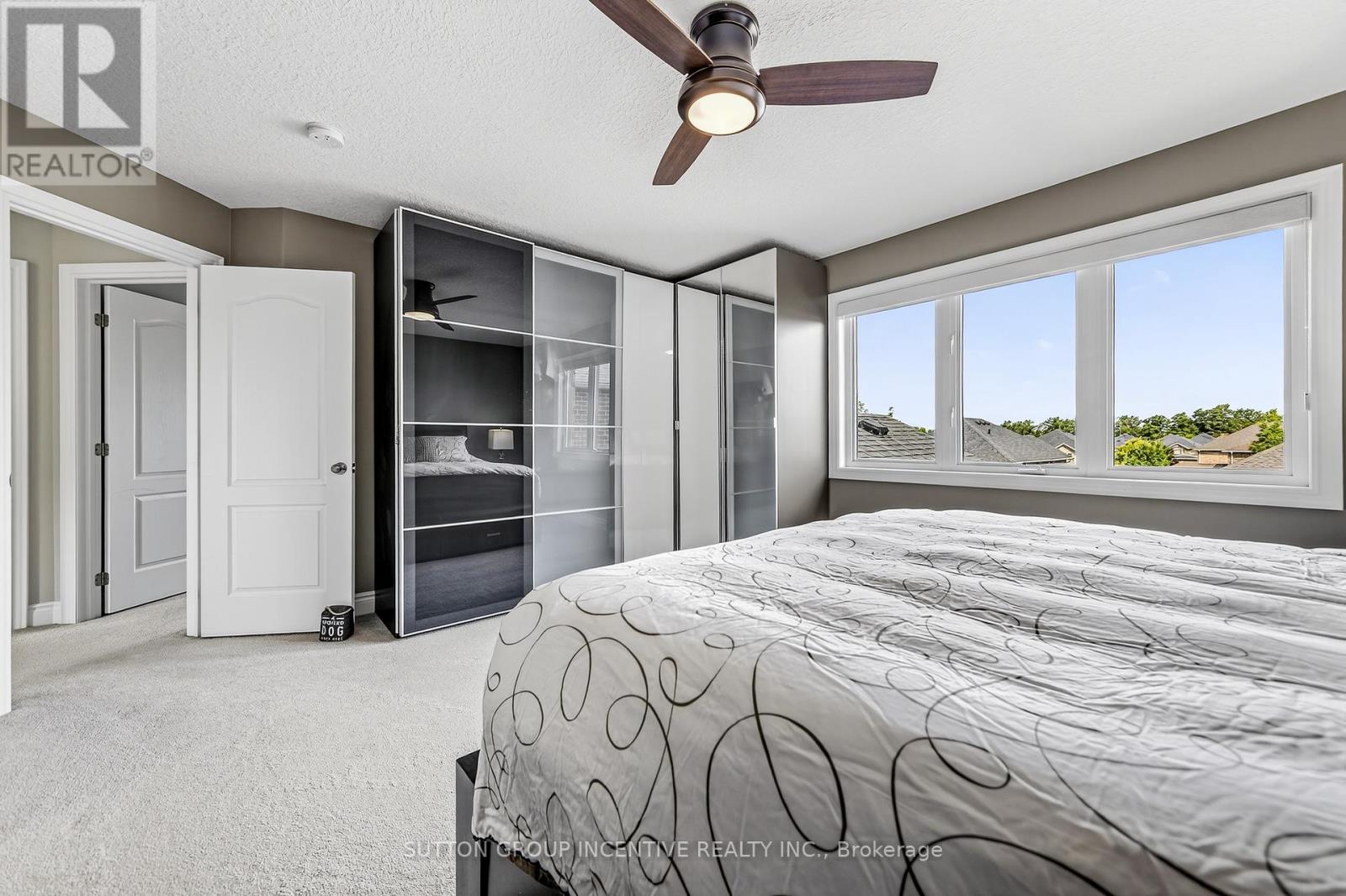 Photo 10 of 22 Britannic Lane, Barrie ON