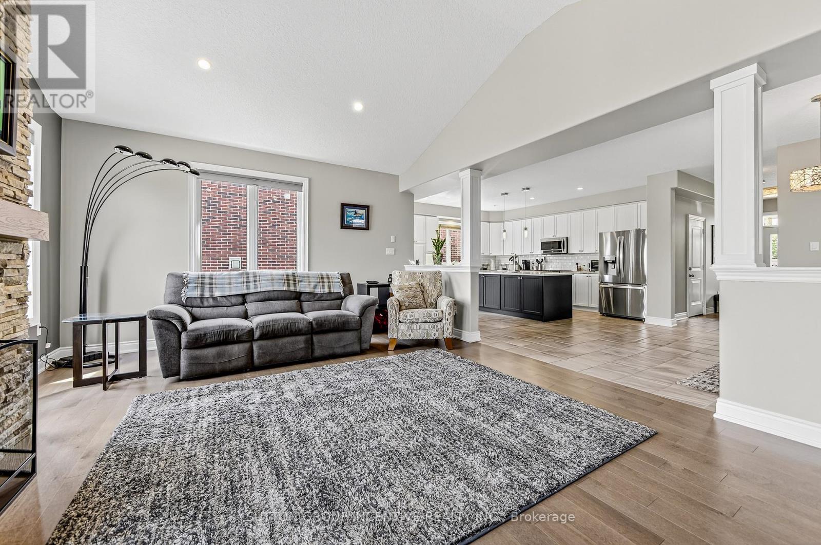 Photo 8 of 22 Britannic Lane, Barrie ON
