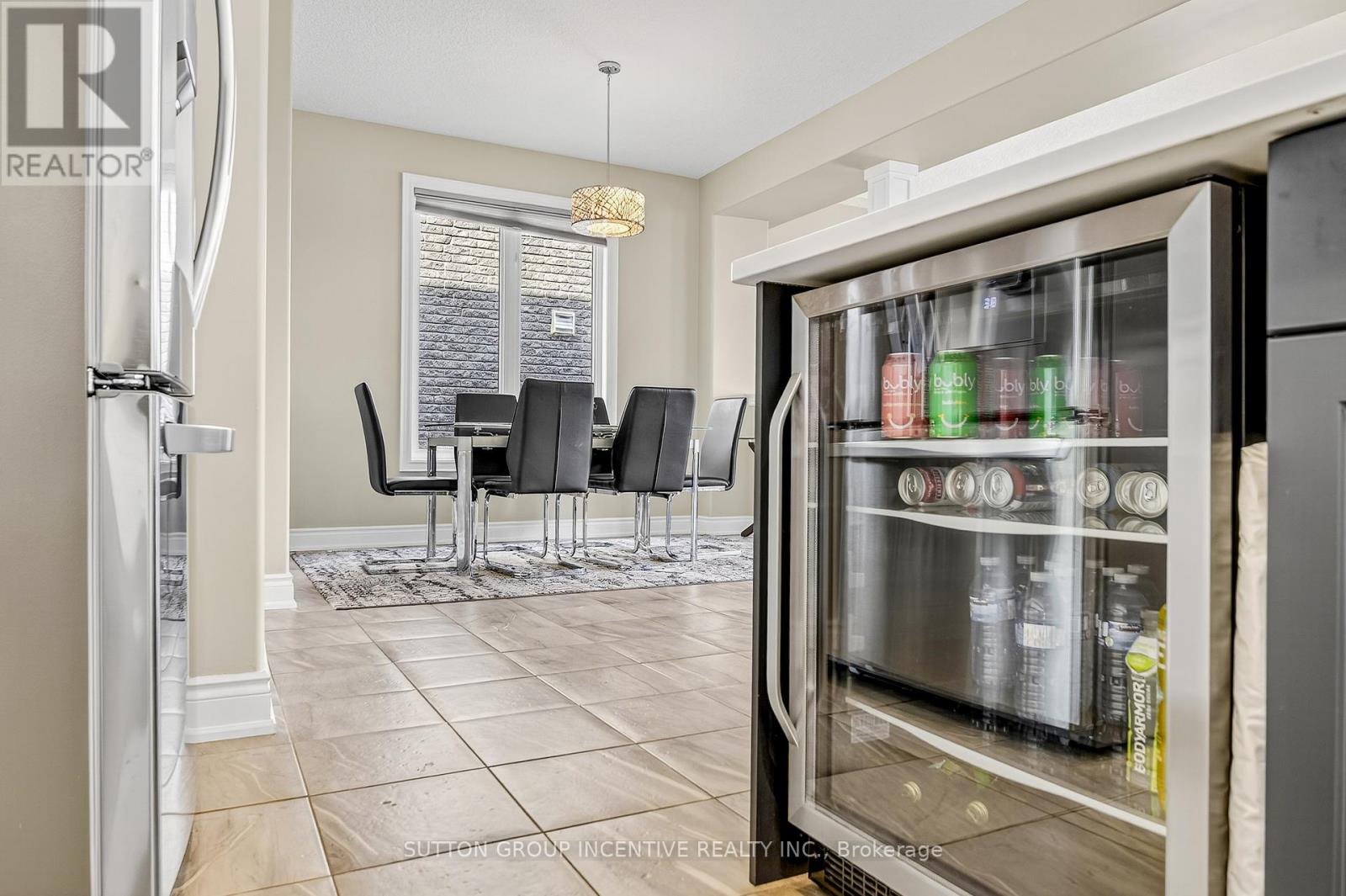 Photo 7 of 22 Britannic Lane, Barrie ON