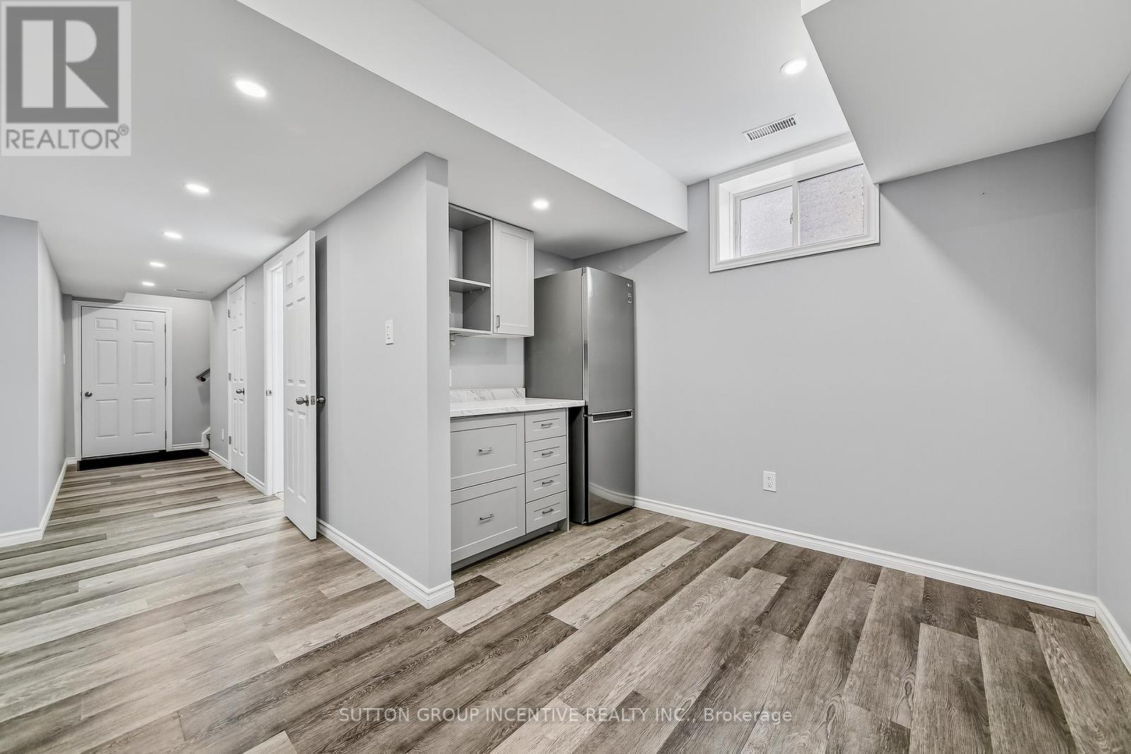 Photo 29 of 22 Britannic Lane, Barrie ON