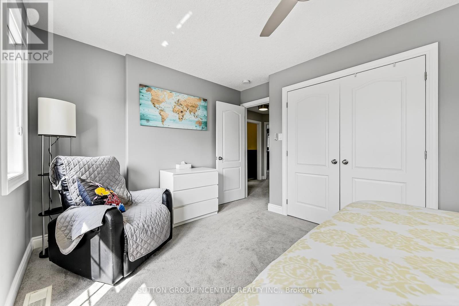 Photo 3 of 22 Britannic Lane, Barrie ON