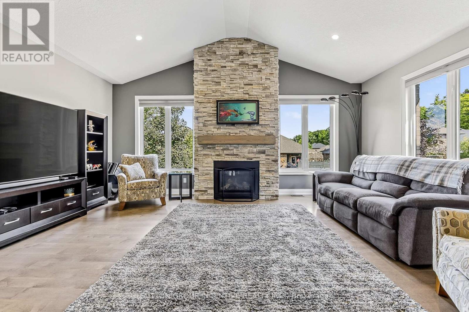 Photo 9 of 22 Britannic Lane, Barrie ON